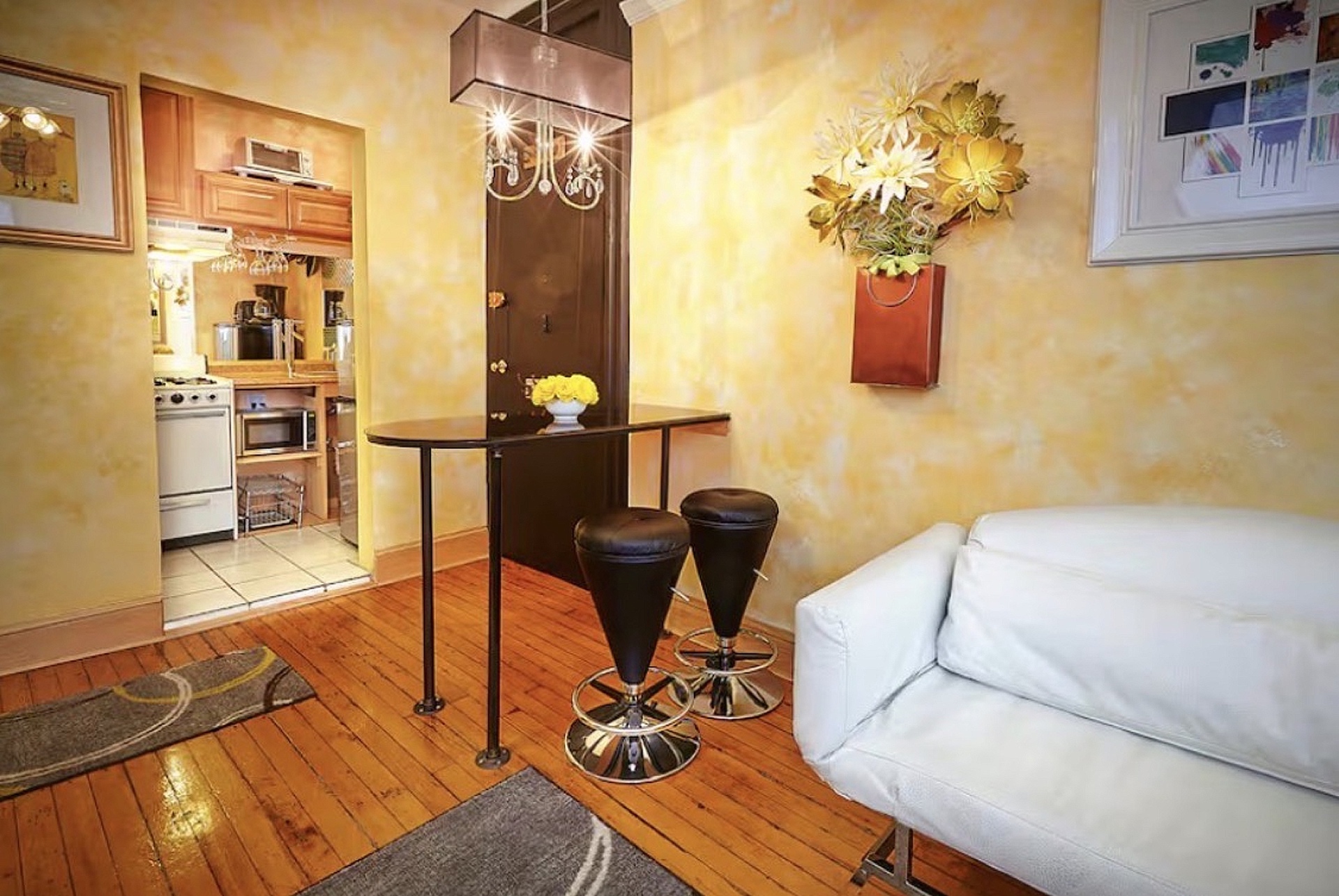 King Suite kitchenette entryway